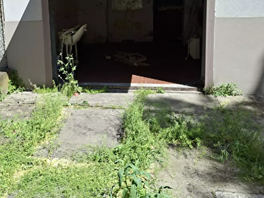 Immagine 5 di Garage in vendita  in Via Luigi Musini a Parma