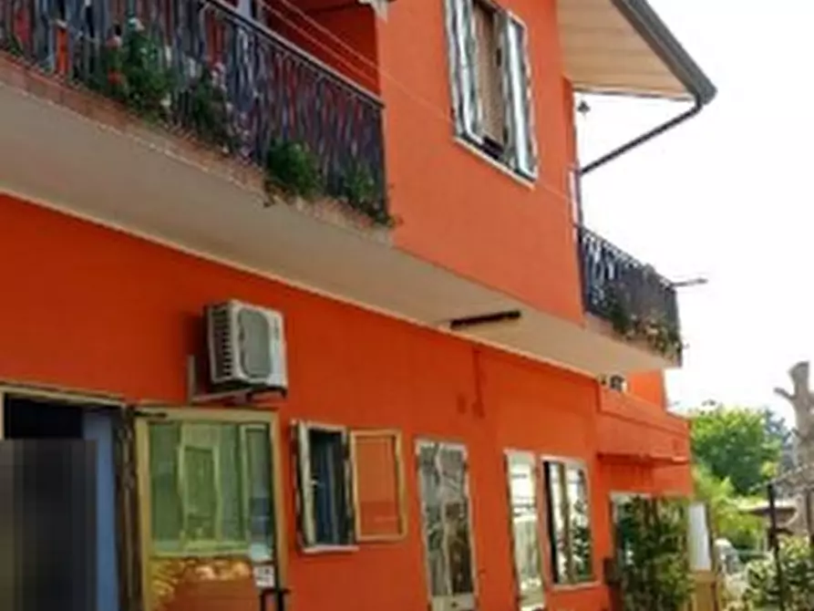 Immagine 1 di Negozio in vendita  in via Volta a Campagna Lupia