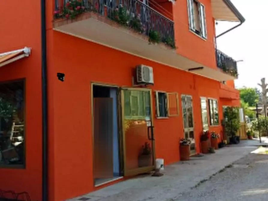 Immagine 2 di Negozio in vendita  in via Volta a Campagna Lupia