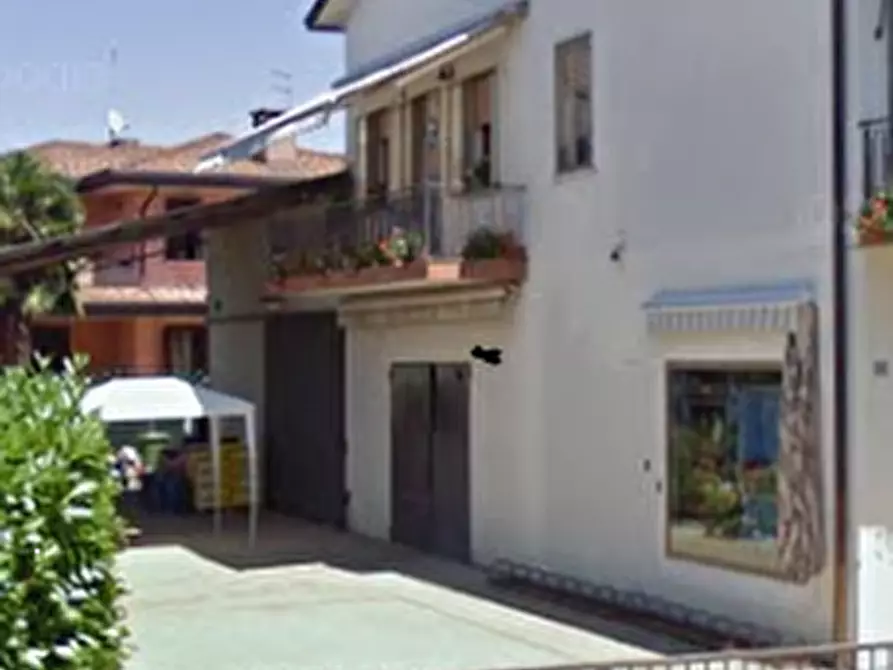 Immagine 7 di Negozio in vendita  in via Volta a Campagna Lupia