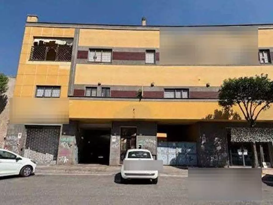 Immagine 2 di Garage in vendita  in Via Assisi a Roma