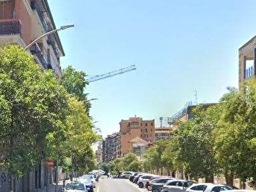 Immagine 5 di Garage in vendita  in Via Assisi a Roma