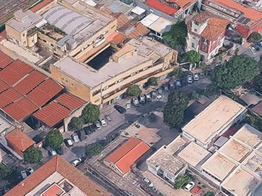 Immagine 7 di Garage in vendita  in Via Assisi a Roma