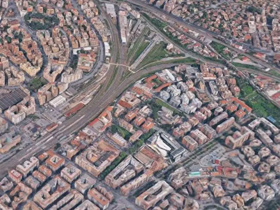 Immagine 9 di Garage in vendita  in Via Assisi a Roma