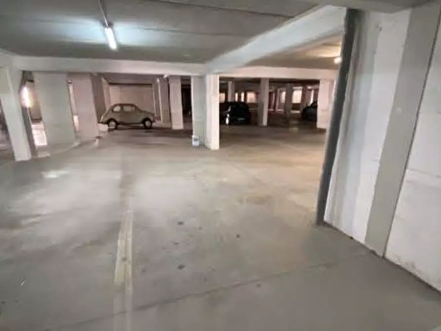 Immagine 2 di Posto auto in vendita  in Via Monte Terminillo a L'aquila
