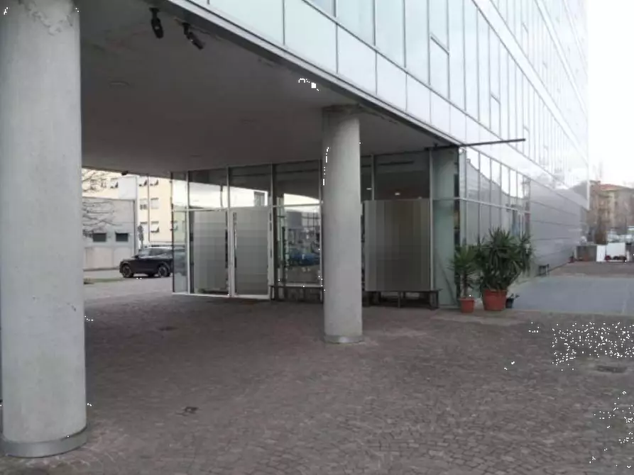 Immagine 3 di Negozio in vendita  in Via Autostrada a Bergamo