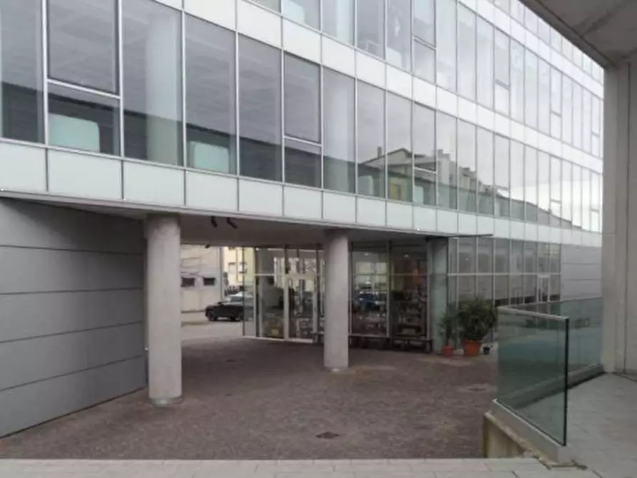Immagine 4 di Negozio in vendita  in Via Autostrada a Bergamo