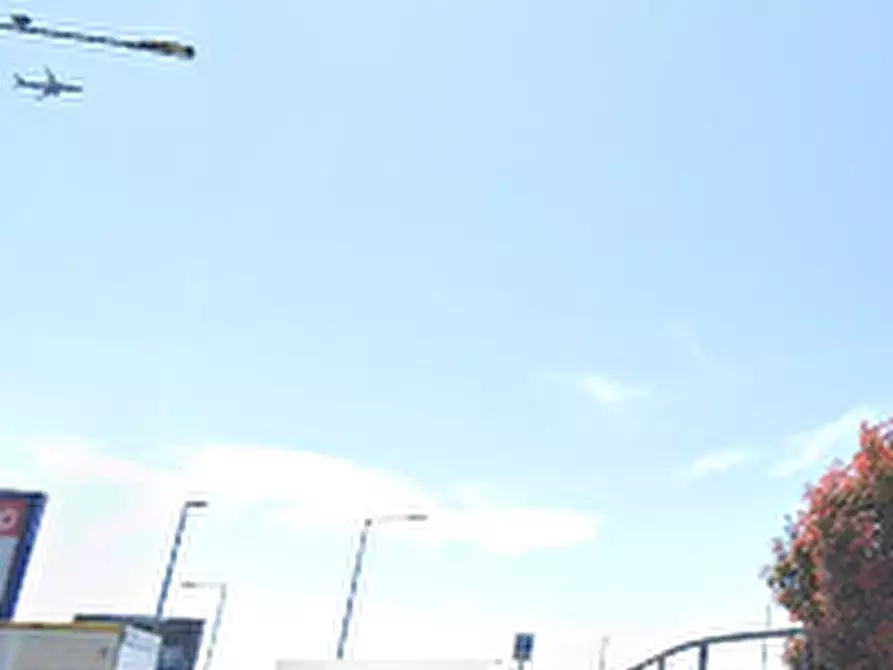 Immagine 8 di Negozio in vendita  in Via Autostrada a Bergamo
