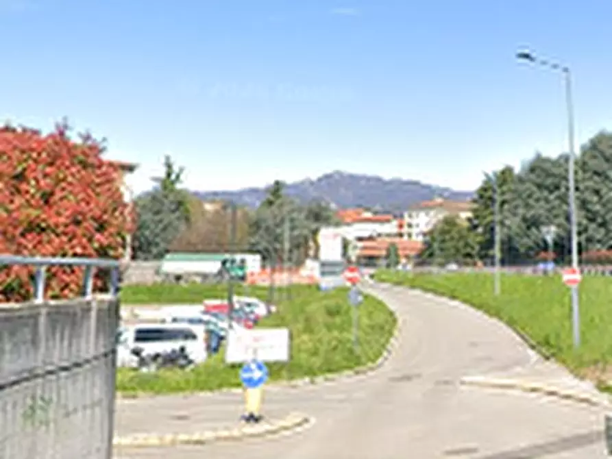 Immagine 9 di Negozio in vendita  in Via Autostrada a Bergamo
