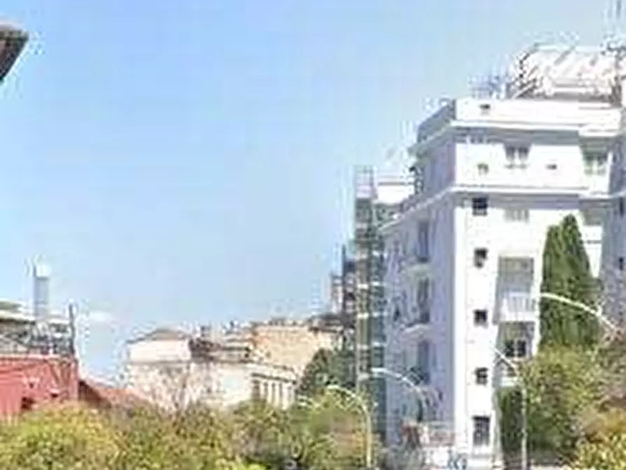 Immagine 5 di Negozio in vendita  in Via Assisi a Roma