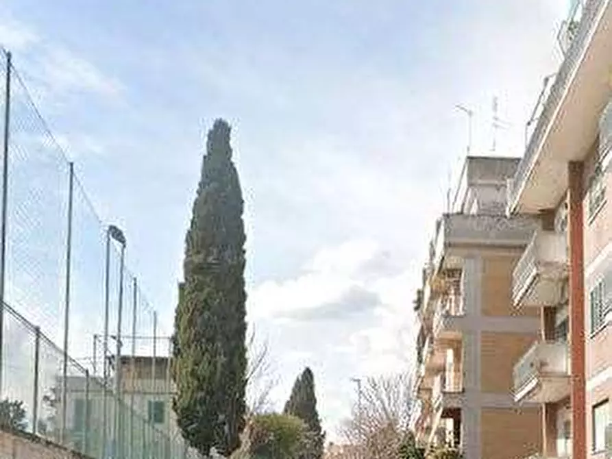 Immagine 6 di Appartamento in vendita  in Via dell'Airone a Roma