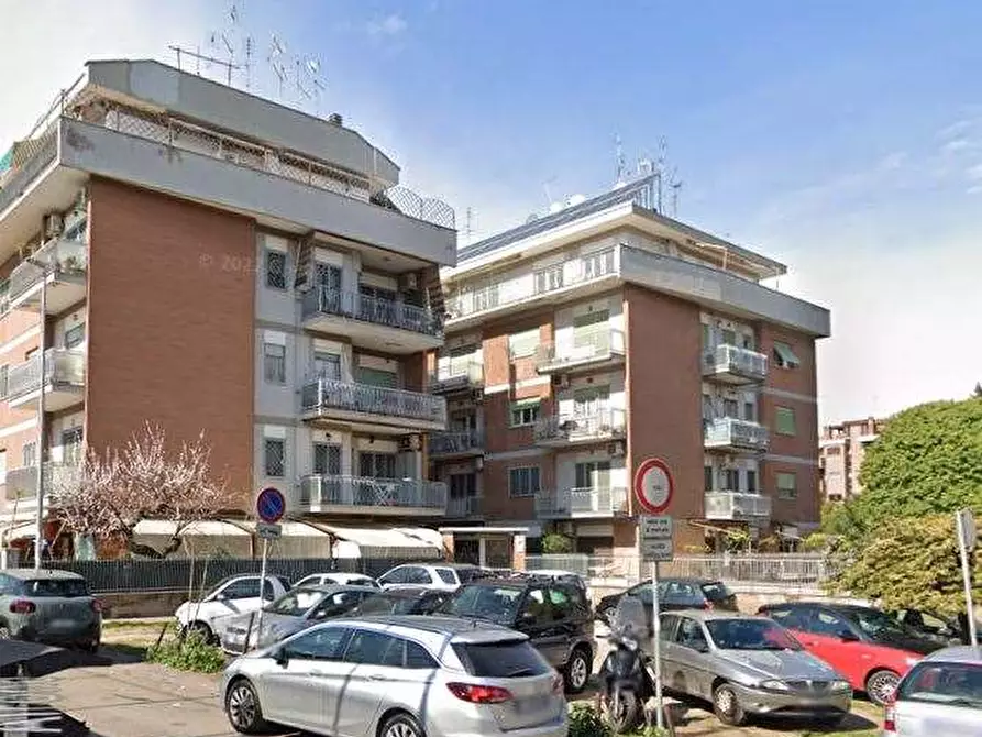 Immagine 1 di Appartamento in vendita  in Via dell'Airone a Roma