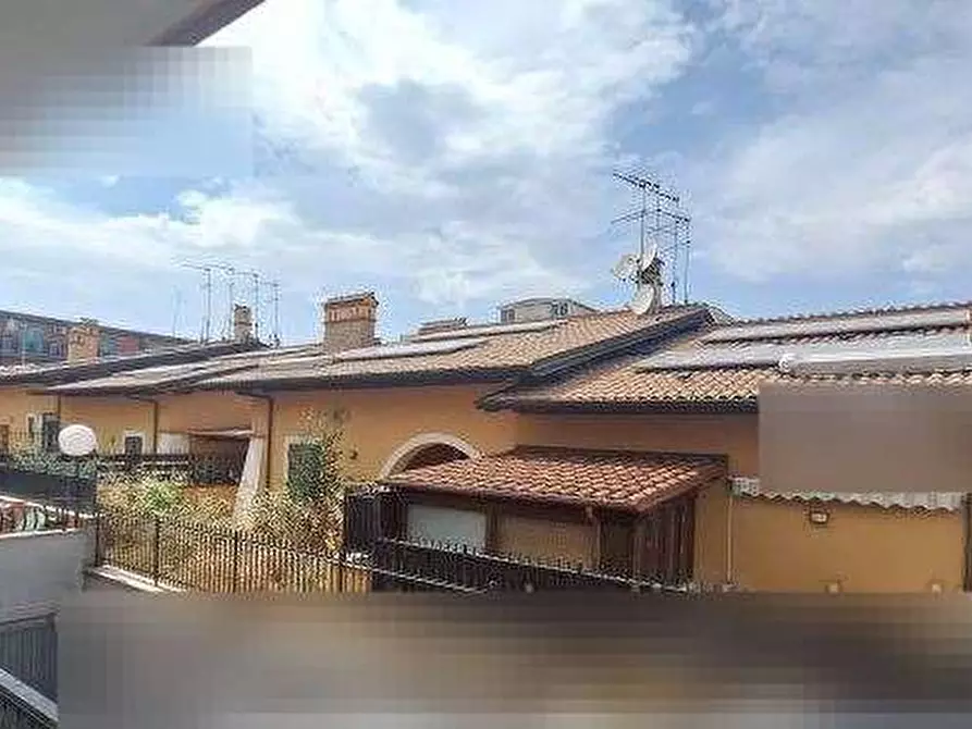 Immagine 3 di Casa indipendente in vendita  in Via Borghesiana a Roma