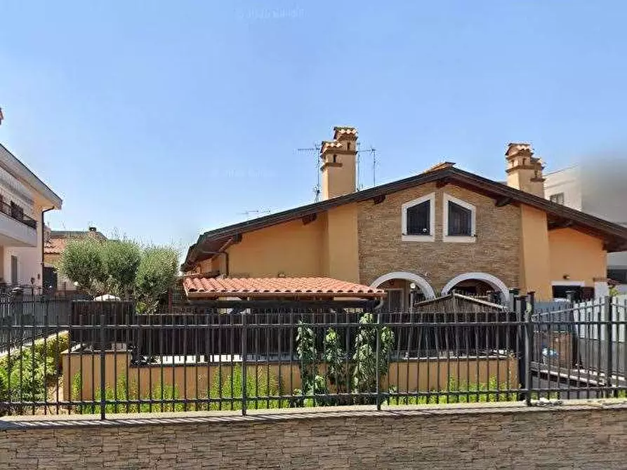Immagine 1 di Casa indipendente in vendita  in Via Borghesiana a Roma