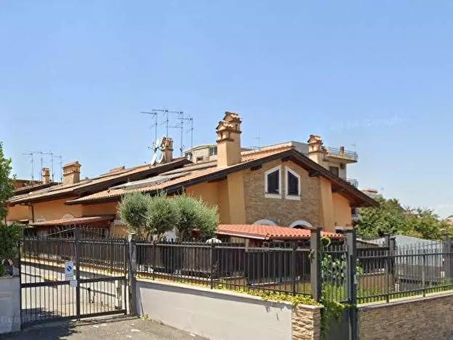 Immagine 8 di Casa indipendente in vendita  in Via Borghesiana a Roma