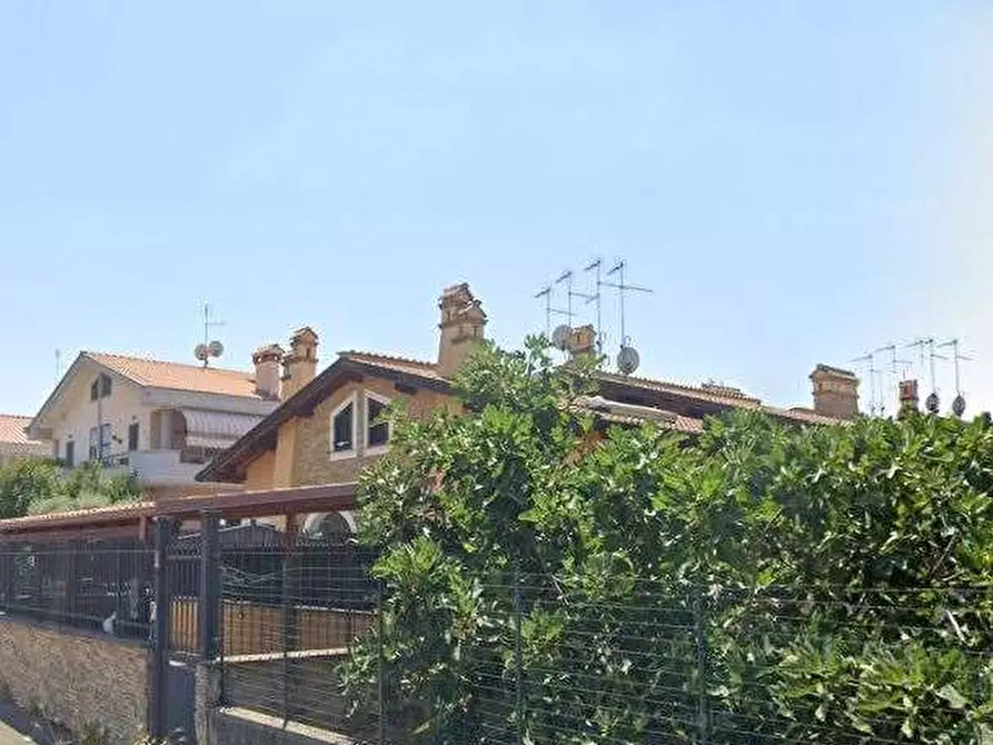 Immagine 9 di Casa indipendente in vendita  in Via Borghesiana a Roma