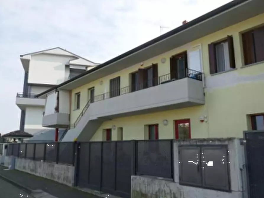 Immagine 1 di Stabile in vendita  in Viale Lombardia a Romano Di Lombardia