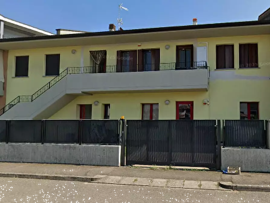 Immagine 5 di Stabile in vendita  in Viale Lombardia a Romano Di Lombardia