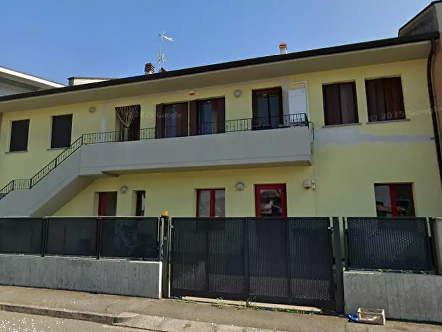 Immagine 9 di Stabile in vendita  in Viale Lombardia a Romano Di Lombardia