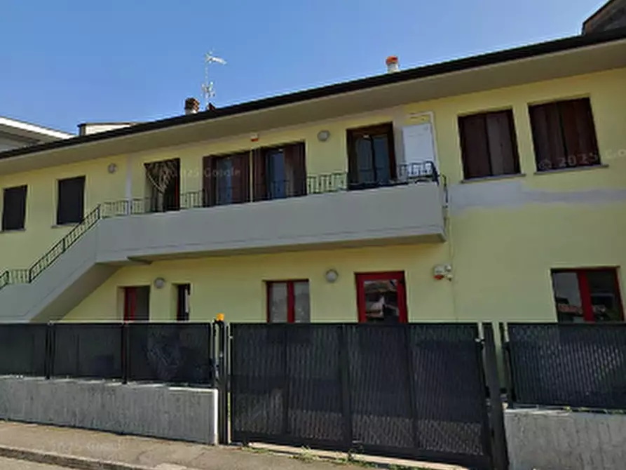 Immagine 10 di Stabile in vendita  in Viale Lombardia a Romano Di Lombardia