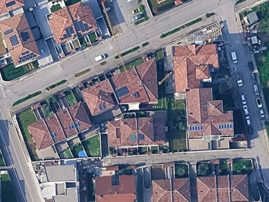 Immagine 15 di Stabile in vendita  in Viale Lombardia a Romano Di Lombardia