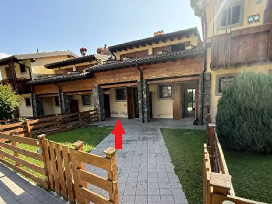 Immagine 1 di Appartamento in vendita  in Via Roccolo a Sant'omobono Imagna