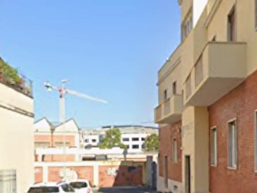 Immagine 2 di Garage in vendita  in Via della Marrana a Roma