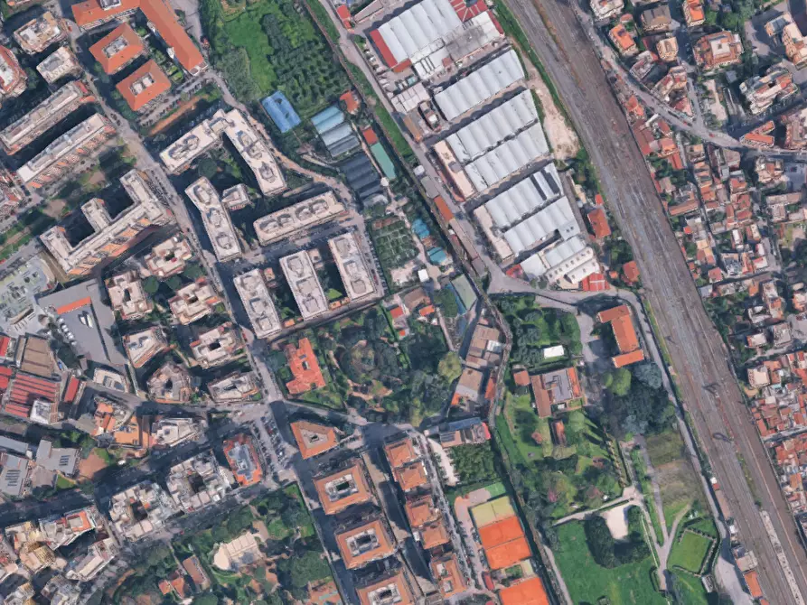 Immagine 4 di Garage in vendita  in Via della Marrana a Roma