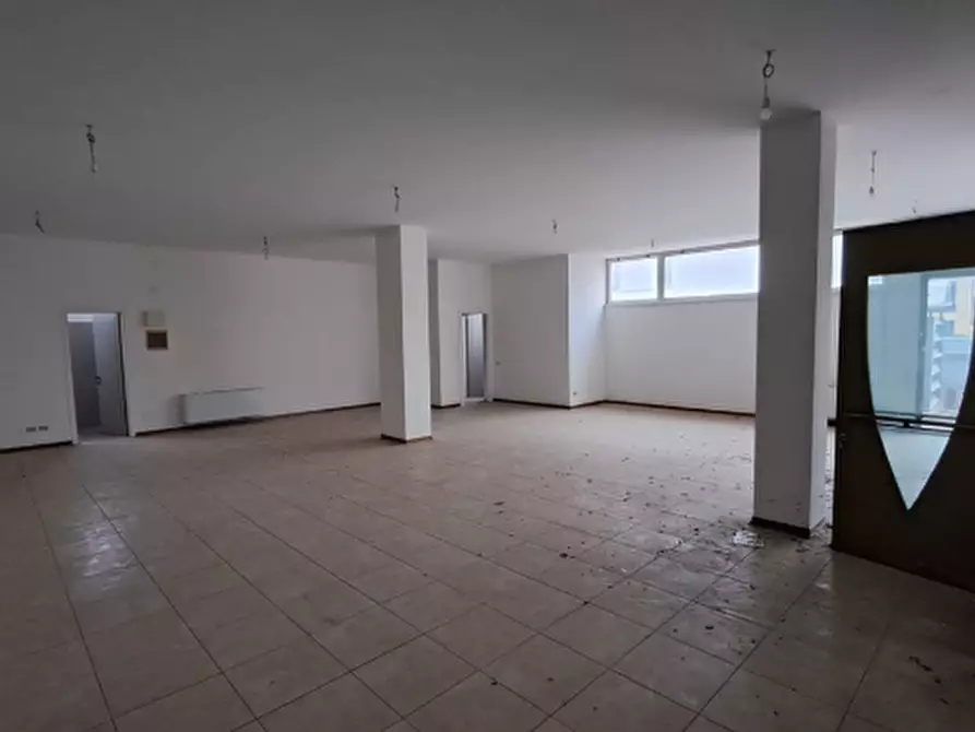 Immagine 8 di Negozio in vendita  in Galleria Nazioni Unite a Vittorio Veneto