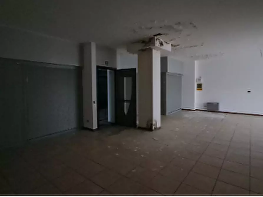 Immagine 6 di Negozio in vendita  in Galleria Nazioni Unite a Vittorio Veneto