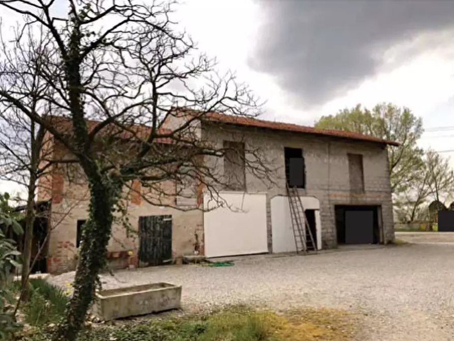 Immagine 2 di Magazzino in vendita  in Via Vallonto II a Fontanelle