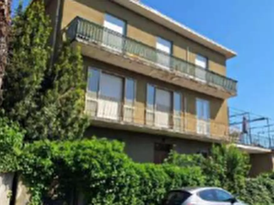Immagine 1 di Stabile in vendita  in Via Ampère  a Reggio Nell'emilia