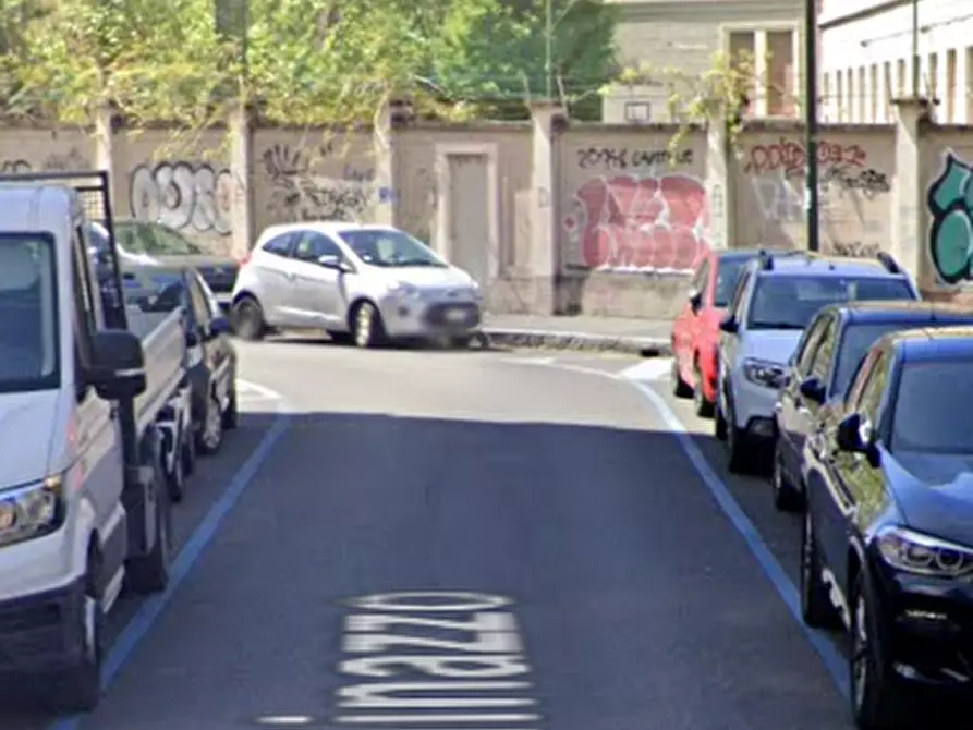 Immagine 12 di Garage in vendita  in Via del Molinazzo a Milano