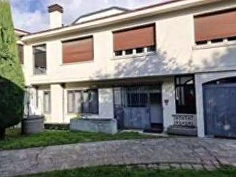 Immagine 1 di Magazzino in vendita  in Via Acerbi a Castano Primo