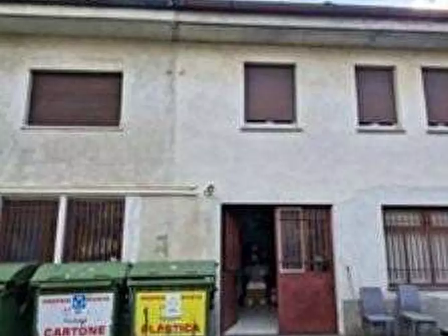 Immagine 2 di Magazzino in vendita  in Via Acerbi a Castano Primo