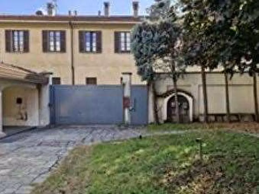 Immagine 2 di Garage in vendita  in Via Acerbi a Castano Primo