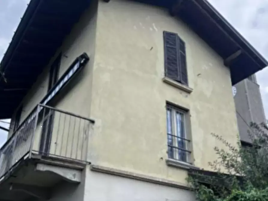 Immagine 1 di Casa indipendente in vendita  in Via della Chiesa  a Luino