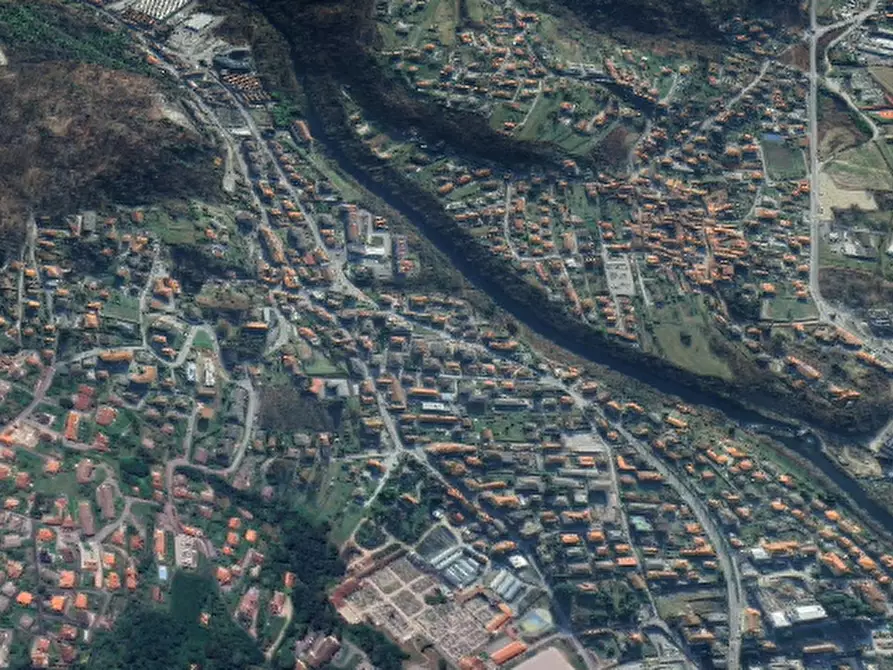 Immagine 27 di Casa indipendente in vendita  in Via della Chiesa  a Luino