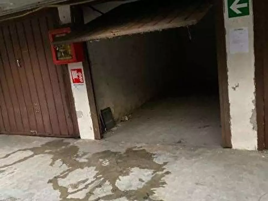 Immagine 1 di Garage in vendita  in Via Ponchielli a Cologno Monzese