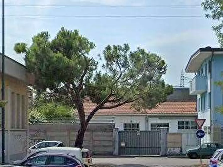 Immagine 4 di Garage in vendita  in Via Ponchielli a Cologno Monzese