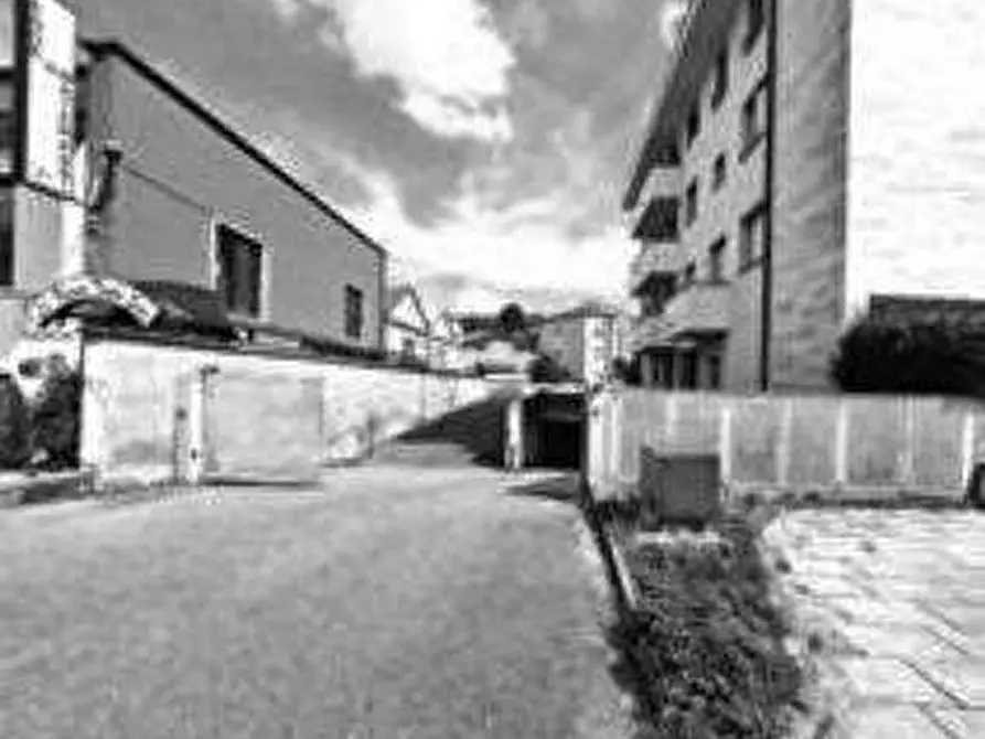 Immagine 1 di Garage in vendita  in Via Dante Alighieri a Brugherio