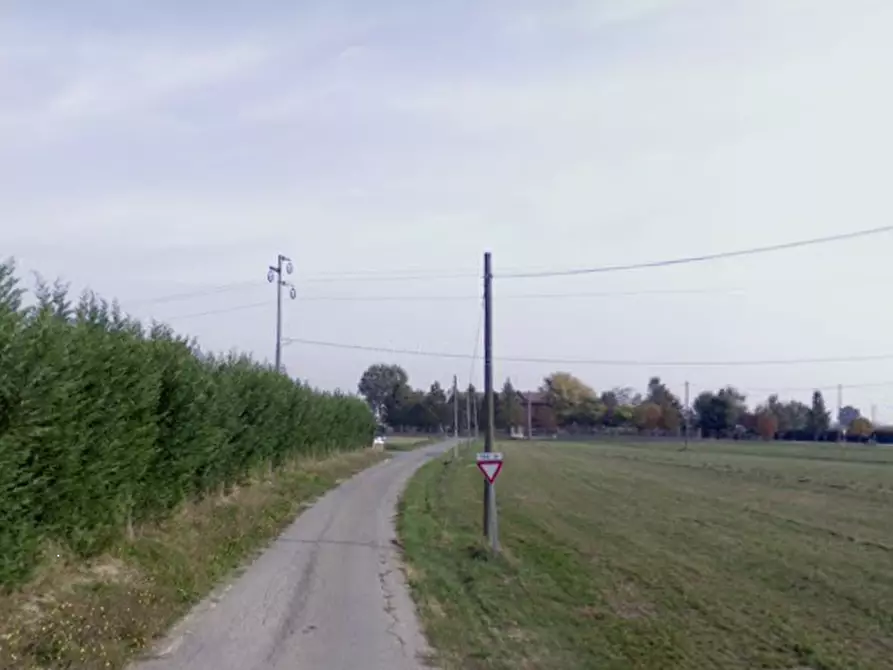 Immagine 4 di Garage in vendita  in via Longhi a Castelfranco Emilia