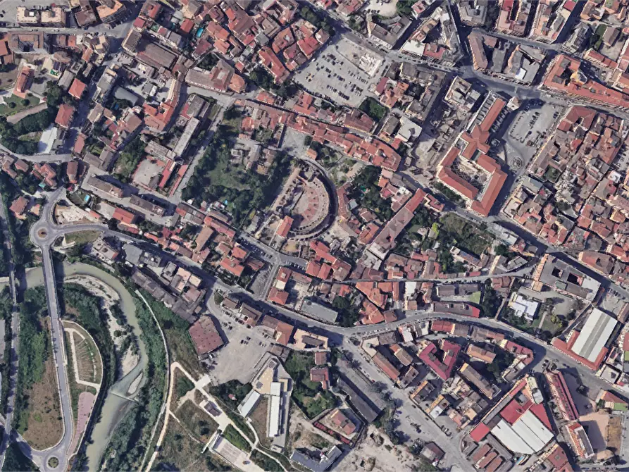 Immagine 1 di Negozio in vendita  in Via Torre della Catena a Benevento