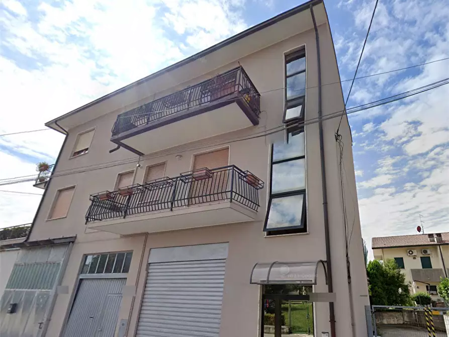 Immagine 6 di Appartamento in vendita  in Via Monte Pasubio a Montecchio Maggiore