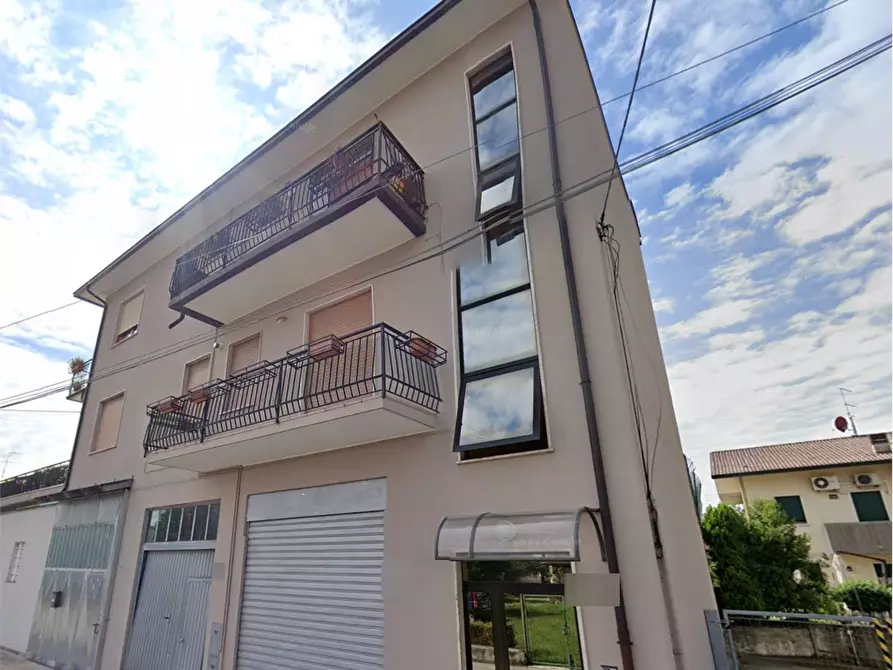 Immagine 9 di Appartamento in vendita  in Via Monte Pasubio a Montecchio Maggiore