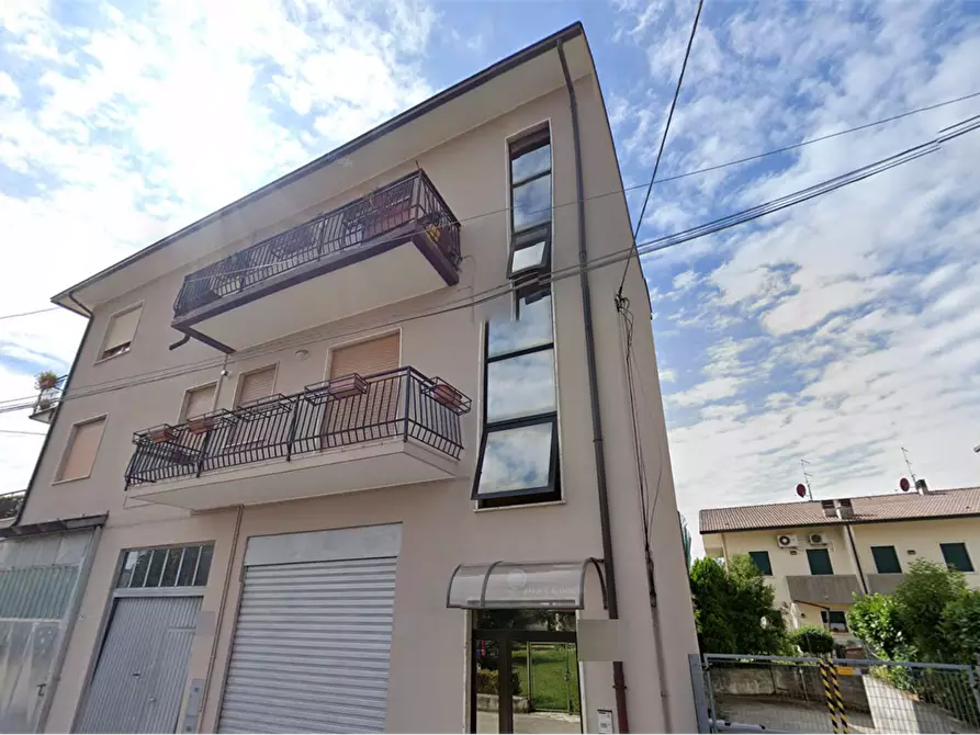Immagine 13 di Appartamento in vendita  in Via Monte Pasubio a Montecchio Maggiore
