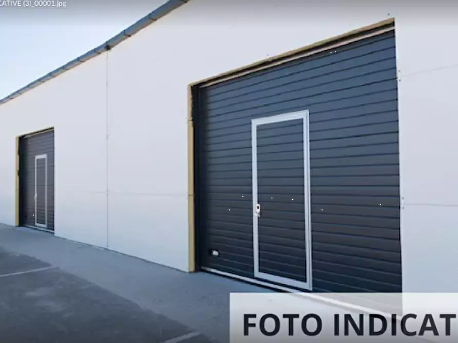 Immagine 2 di Garage in vendita  in Via Tiburtina a Roma