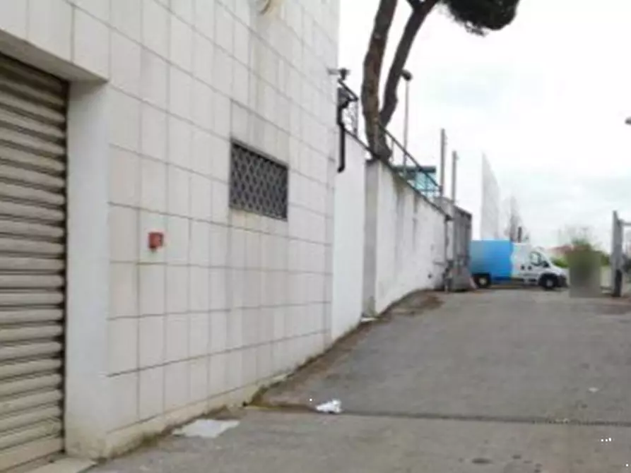 Immagine 5 di Garage in vendita  in Via Tiburtina a Roma