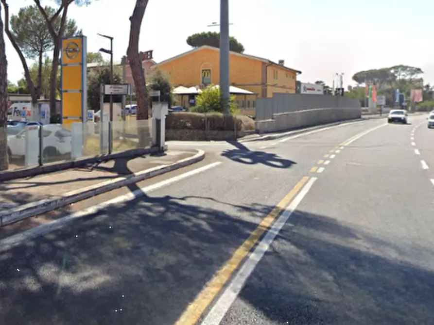 Immagine 15 di Garage in vendita  in Via Tiburtina a Roma