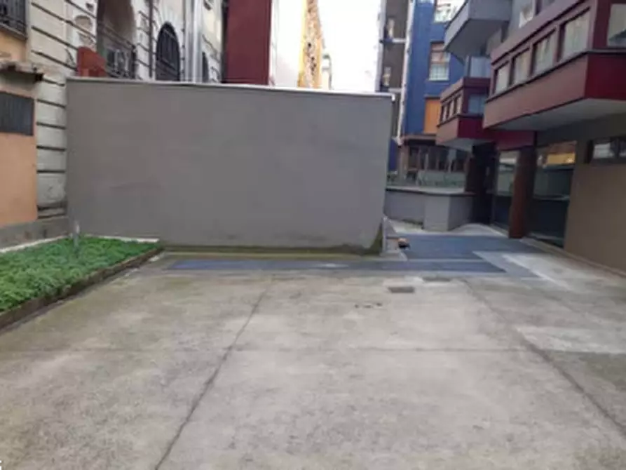 Immagine 3 di Posto auto in vendita  in Viale Emilio Caldara a Milano